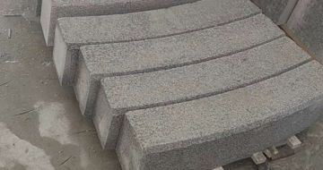 深圳芝麻白弧形路牙石