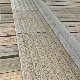 深圳黄金麻盲道石 盲条