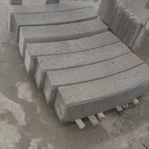 深圳芝麻白弧形路牙石