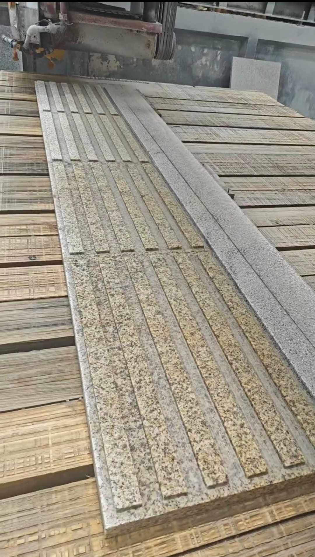 深圳黄金麻盲道石 盲条