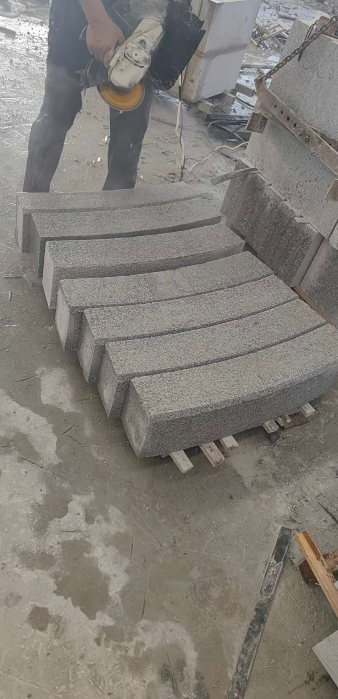 深圳芝麻白弧形路牙石