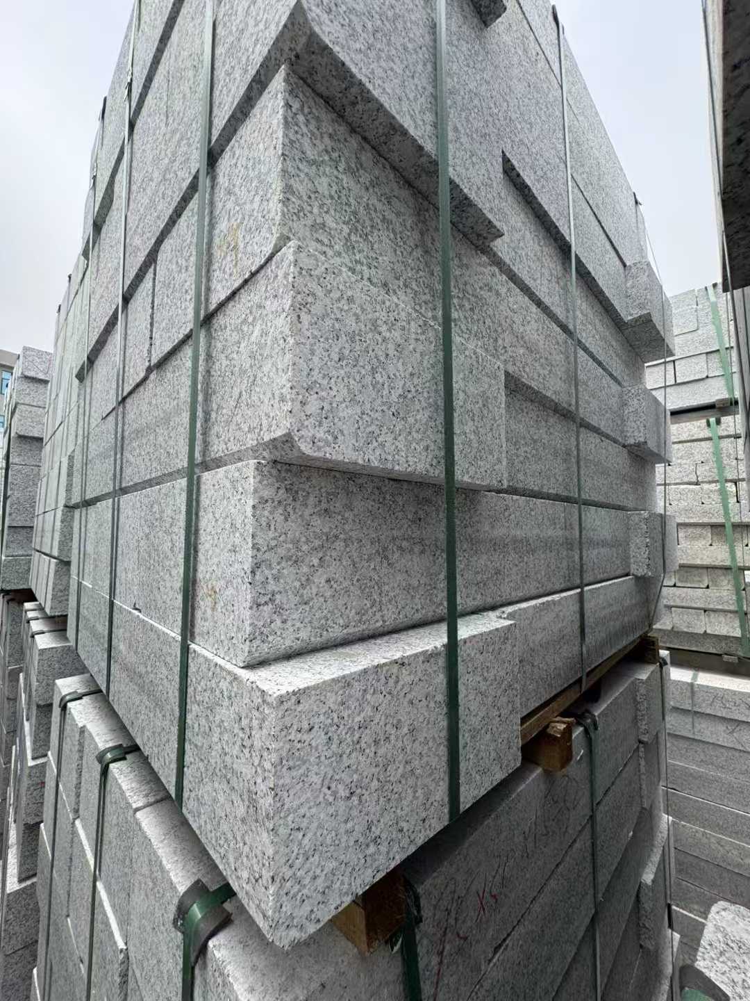 深圳芝麻白路牙石 马路牙子