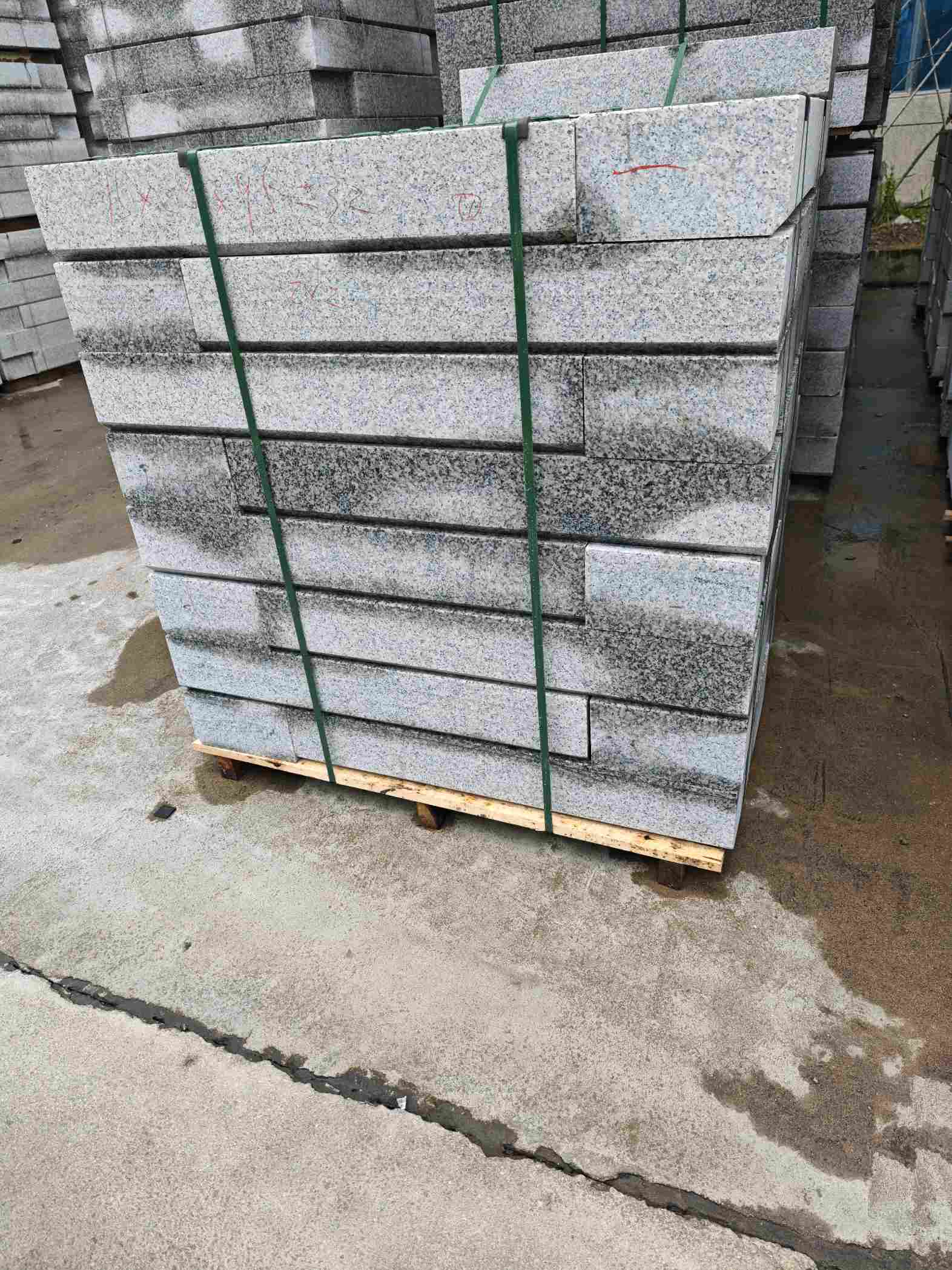 深圳芙蓉白路牙石，马路牙子