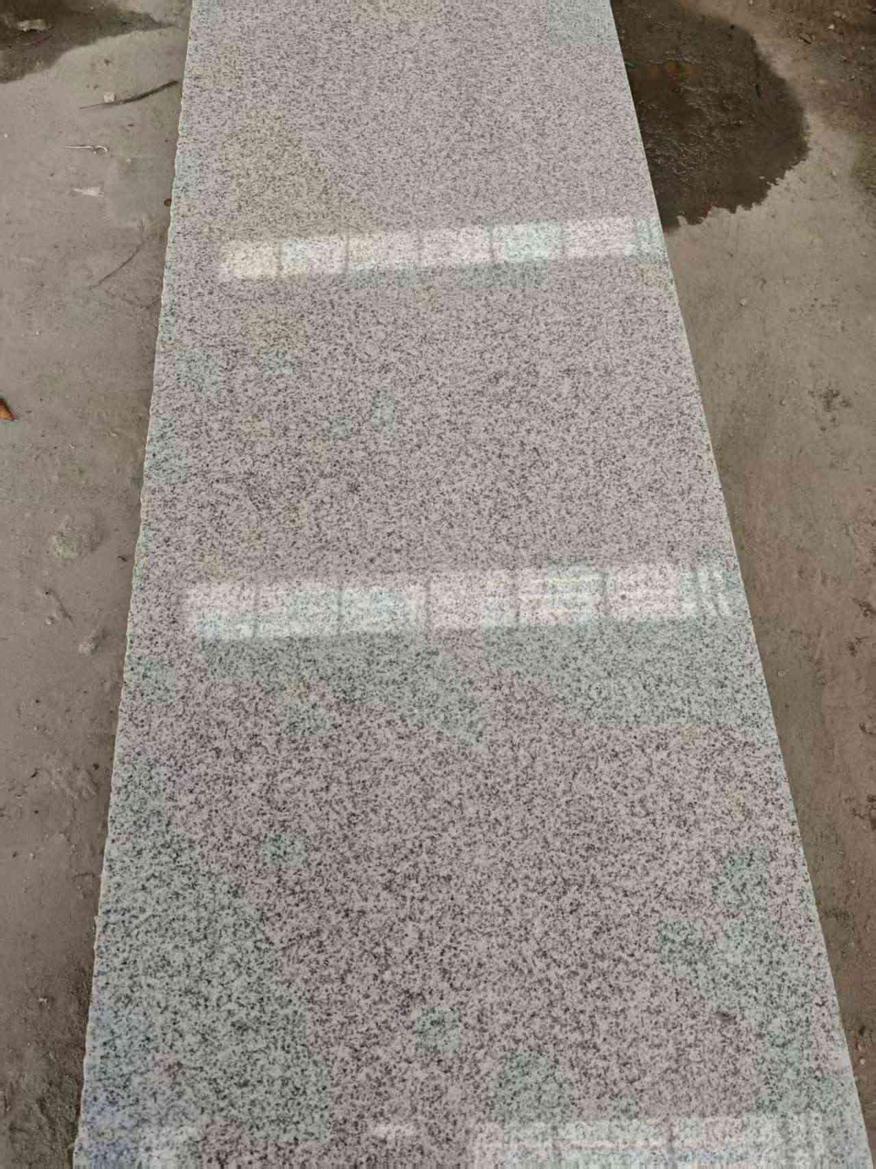 深圳芝麻白光面毛板